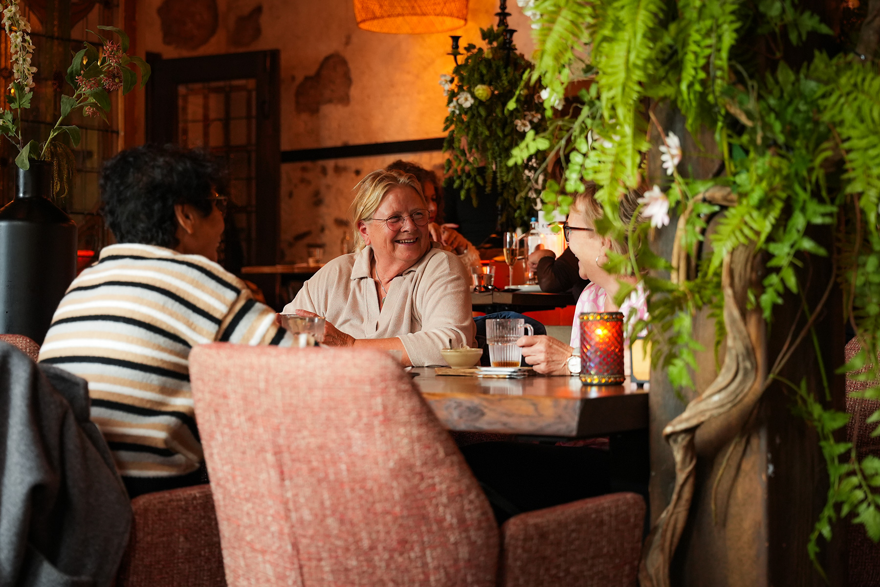 Van het terras tot 'oude' gedeelte, bij restaurant De Gribus is het overal en altijd gezellig.
